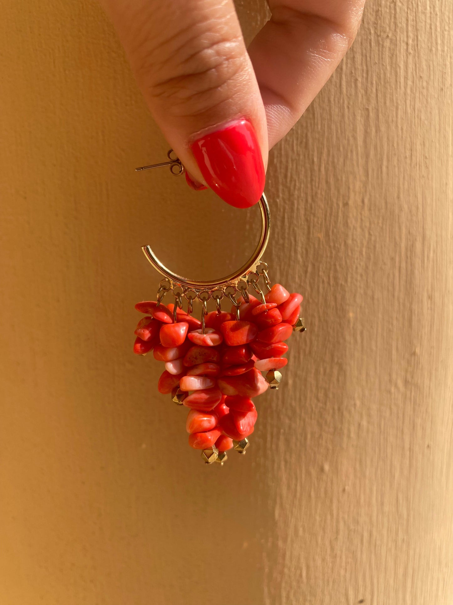 CORALINE stainless steel summer hoop earrings with coral beads