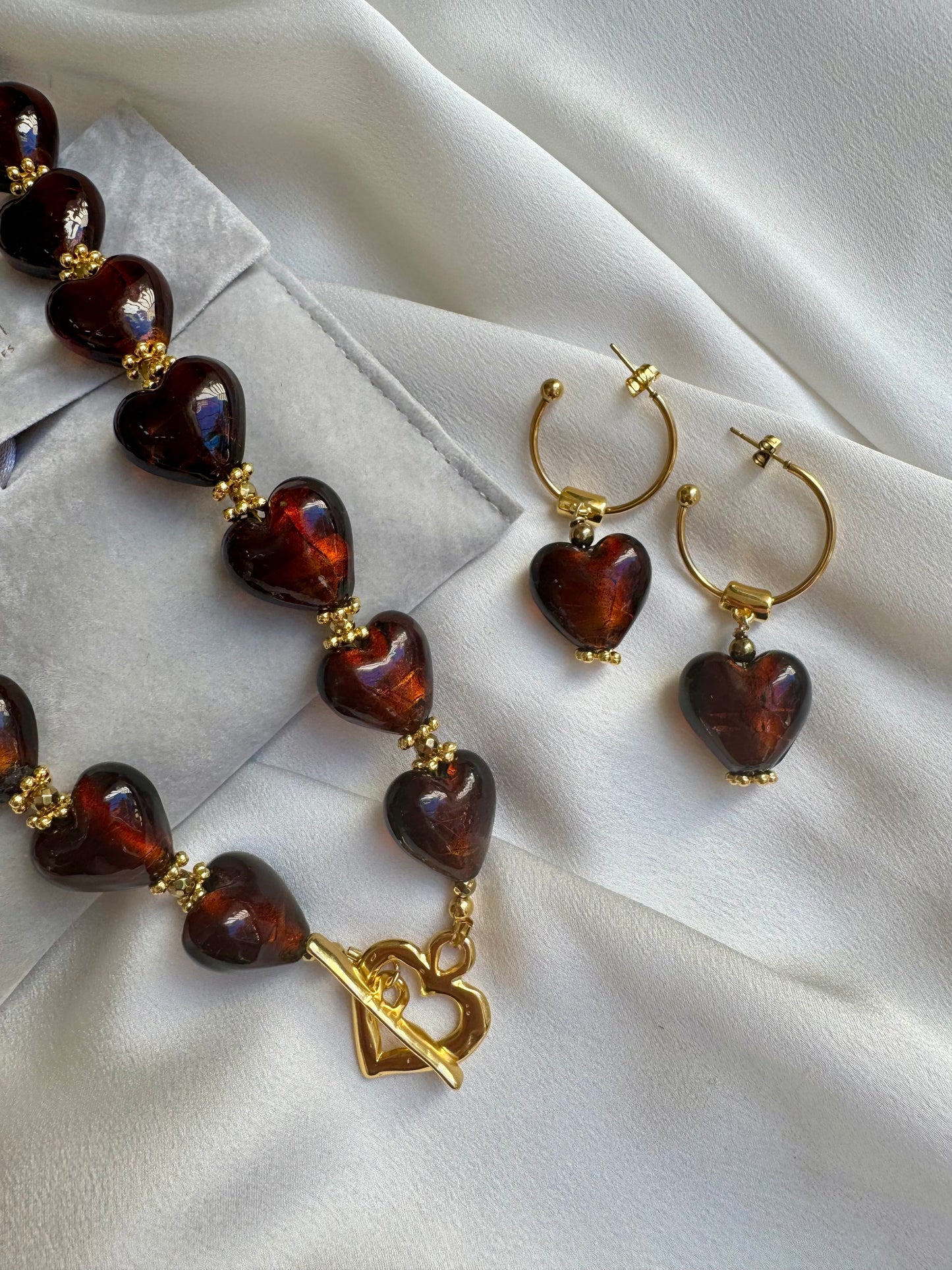 QUEEN OF HEARTS small stainless steel hoop earrings with Murano glass hearts