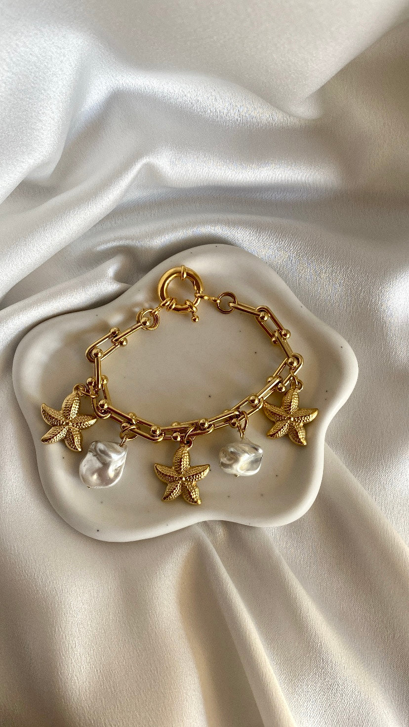 HOLIDAY stainless steel bracelet with Mother of Pearls and starfish charms