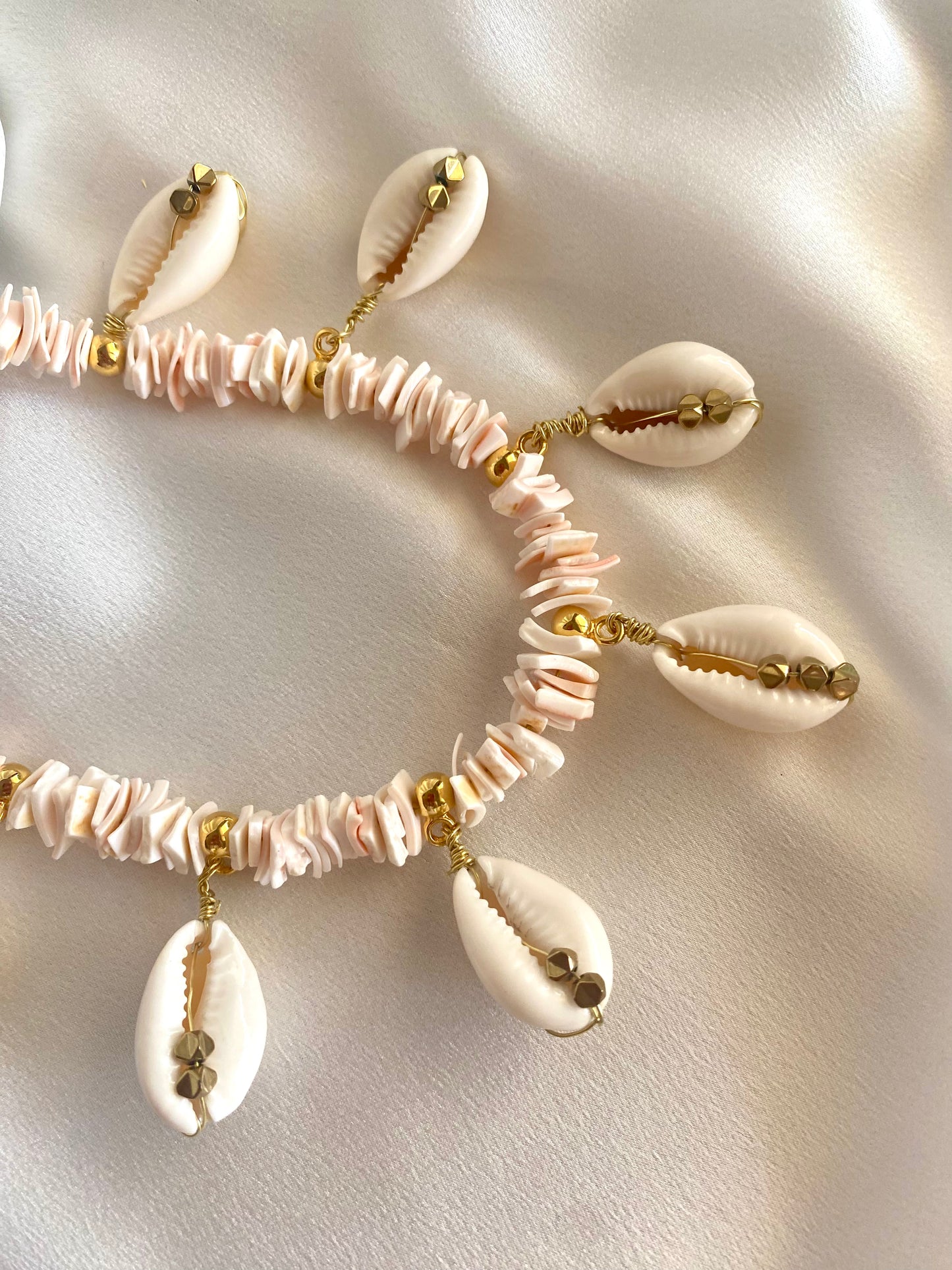 BAHIA Shell summer necklace with hematite