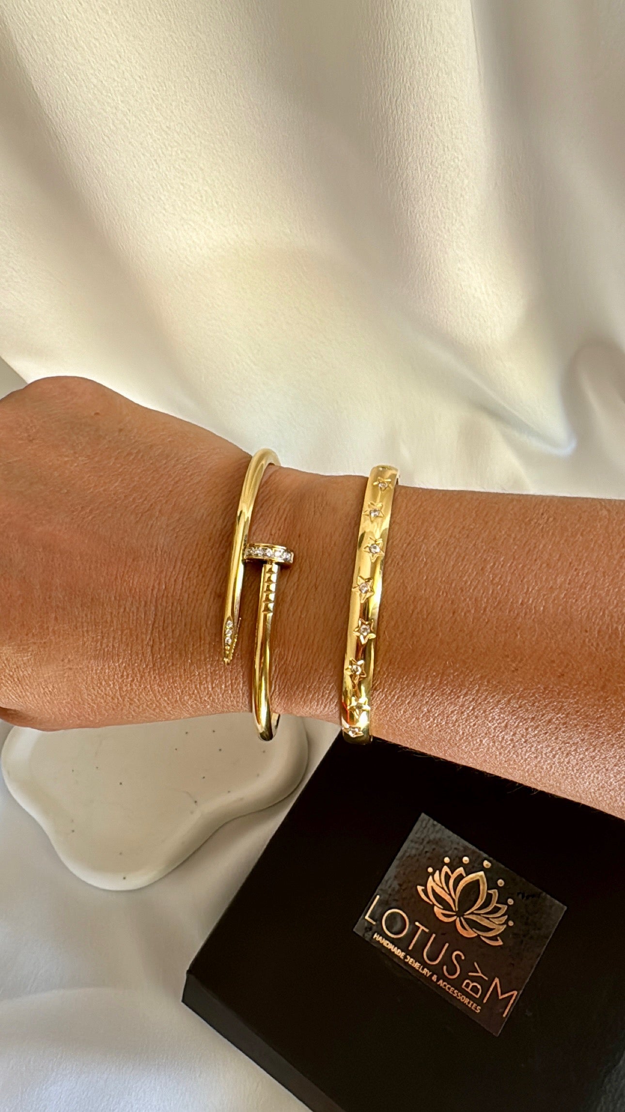 STARLIGHT stainless steel bangle with zircons