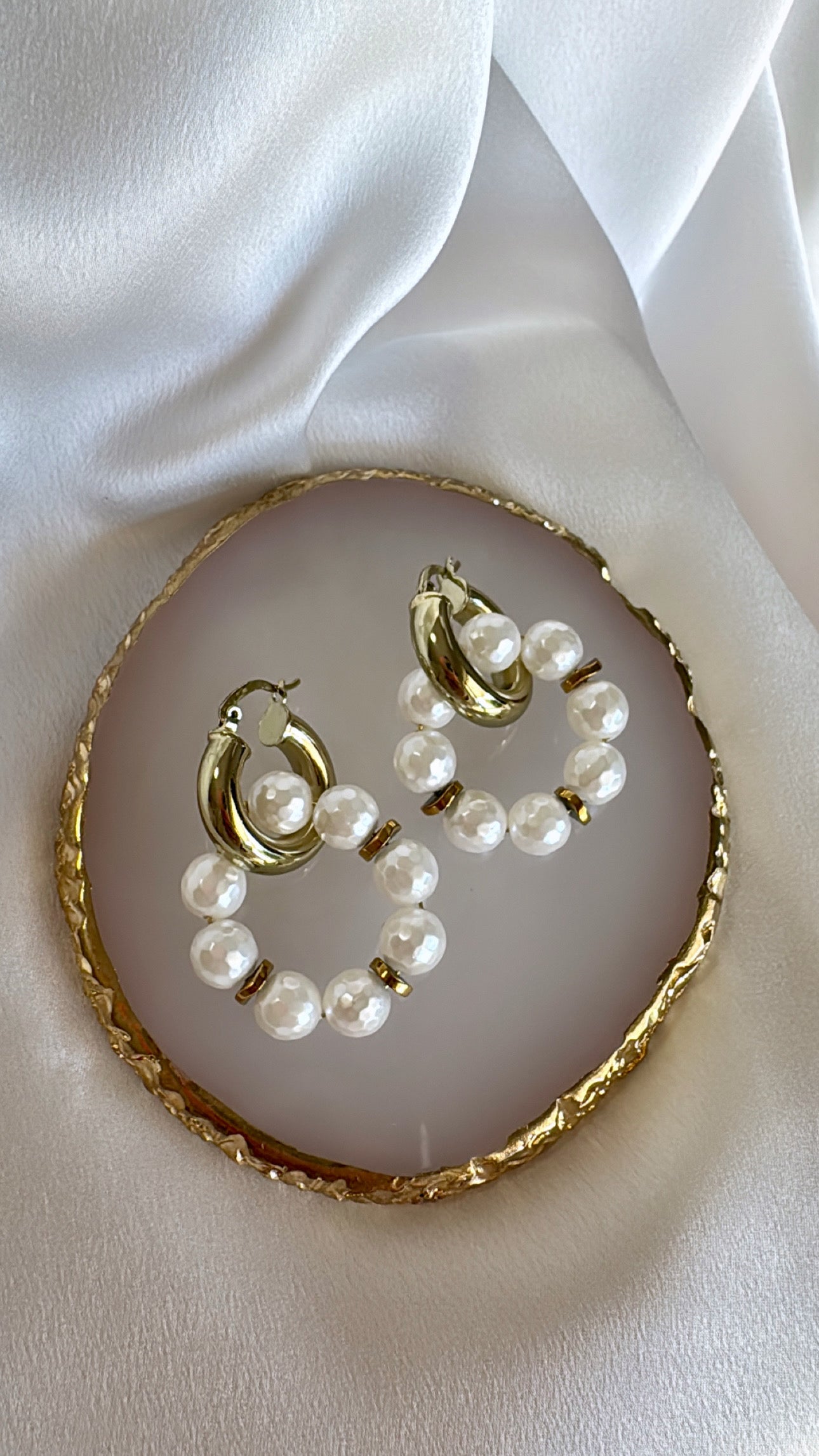SNOW WHITE gold plated brass earrings with mother of pearls