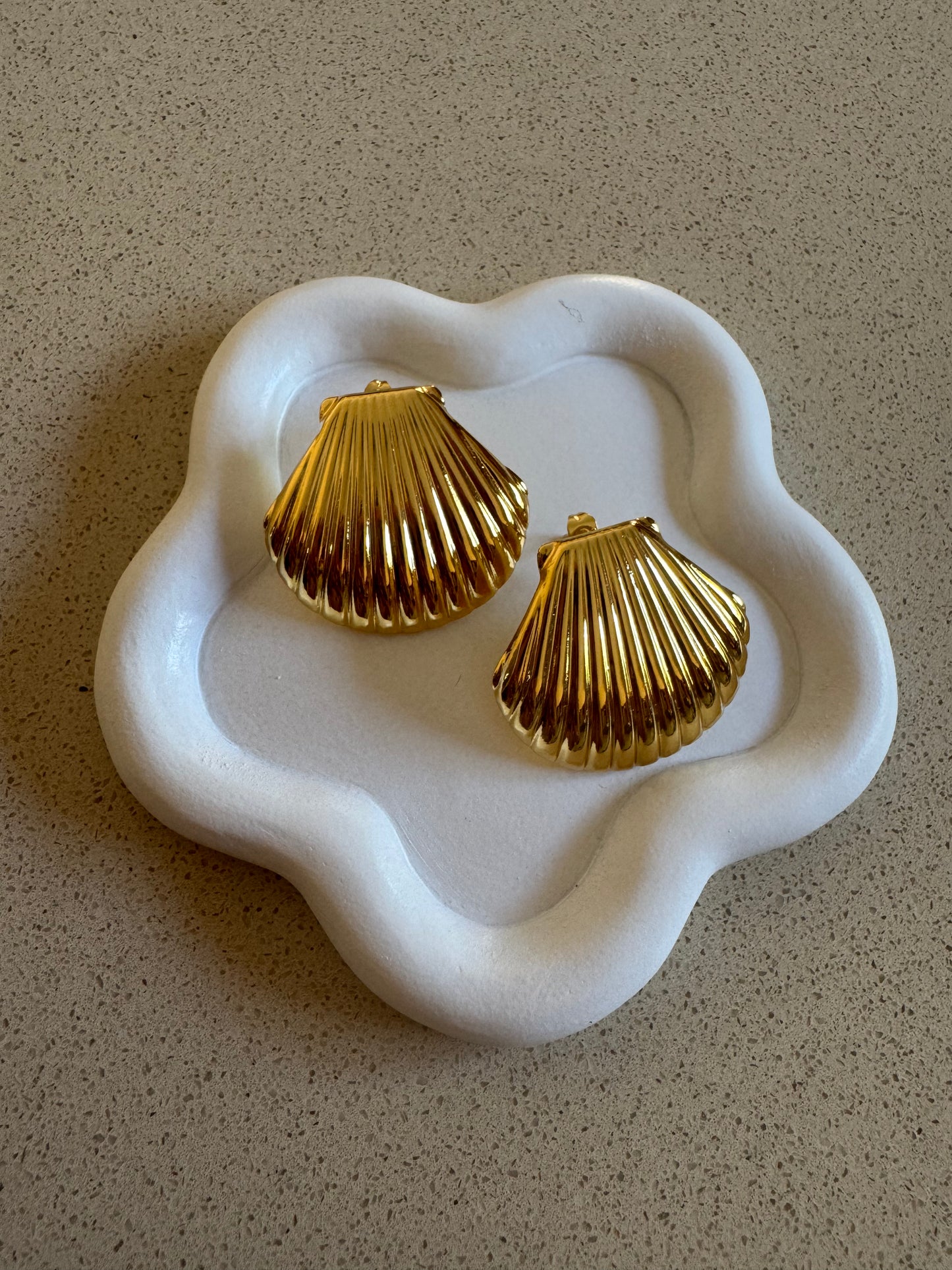 SUMMER VIBES gold plated stainless steel shell earrings
