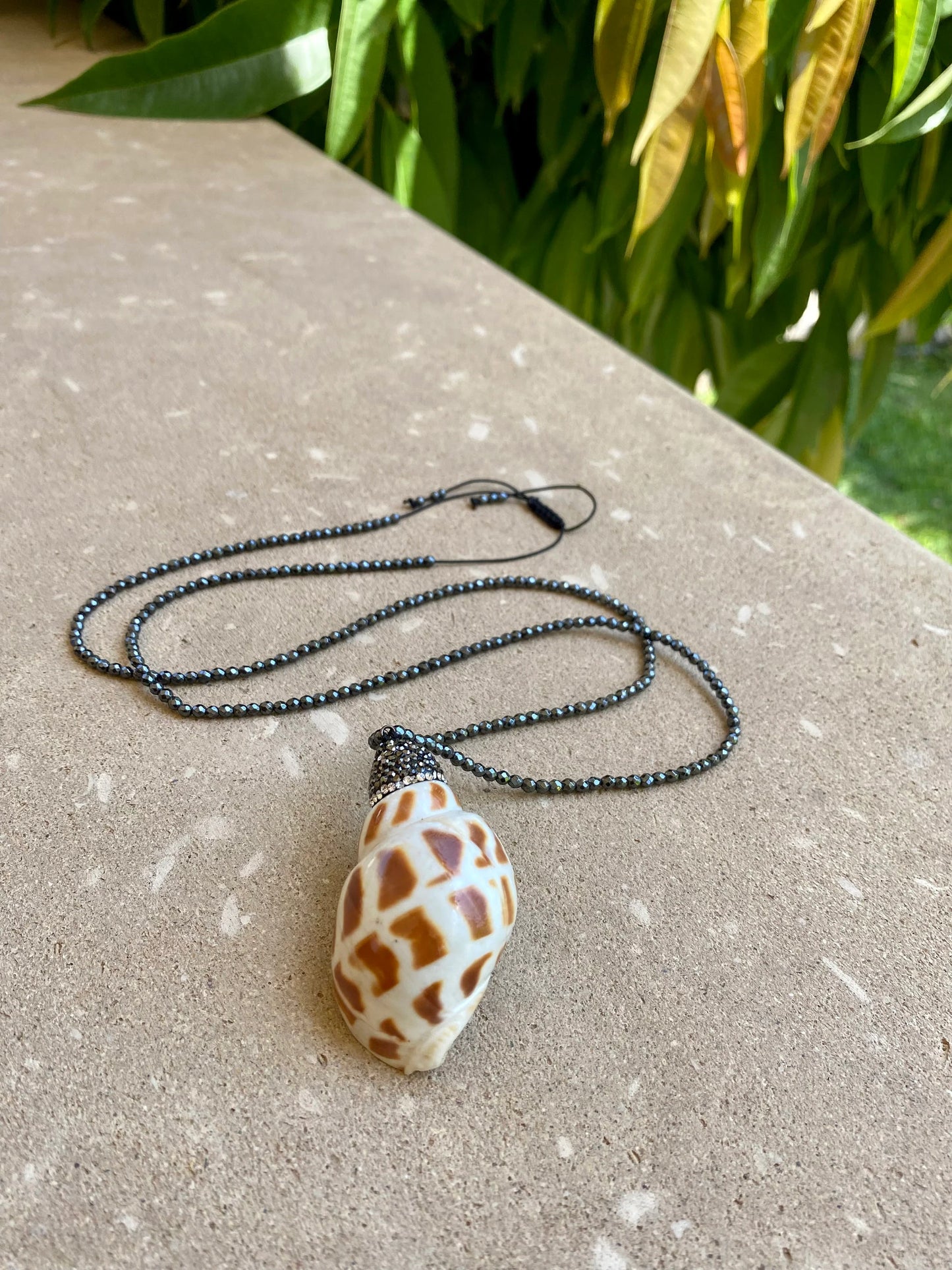 REEF long summer necklace with black hematite and natural shell