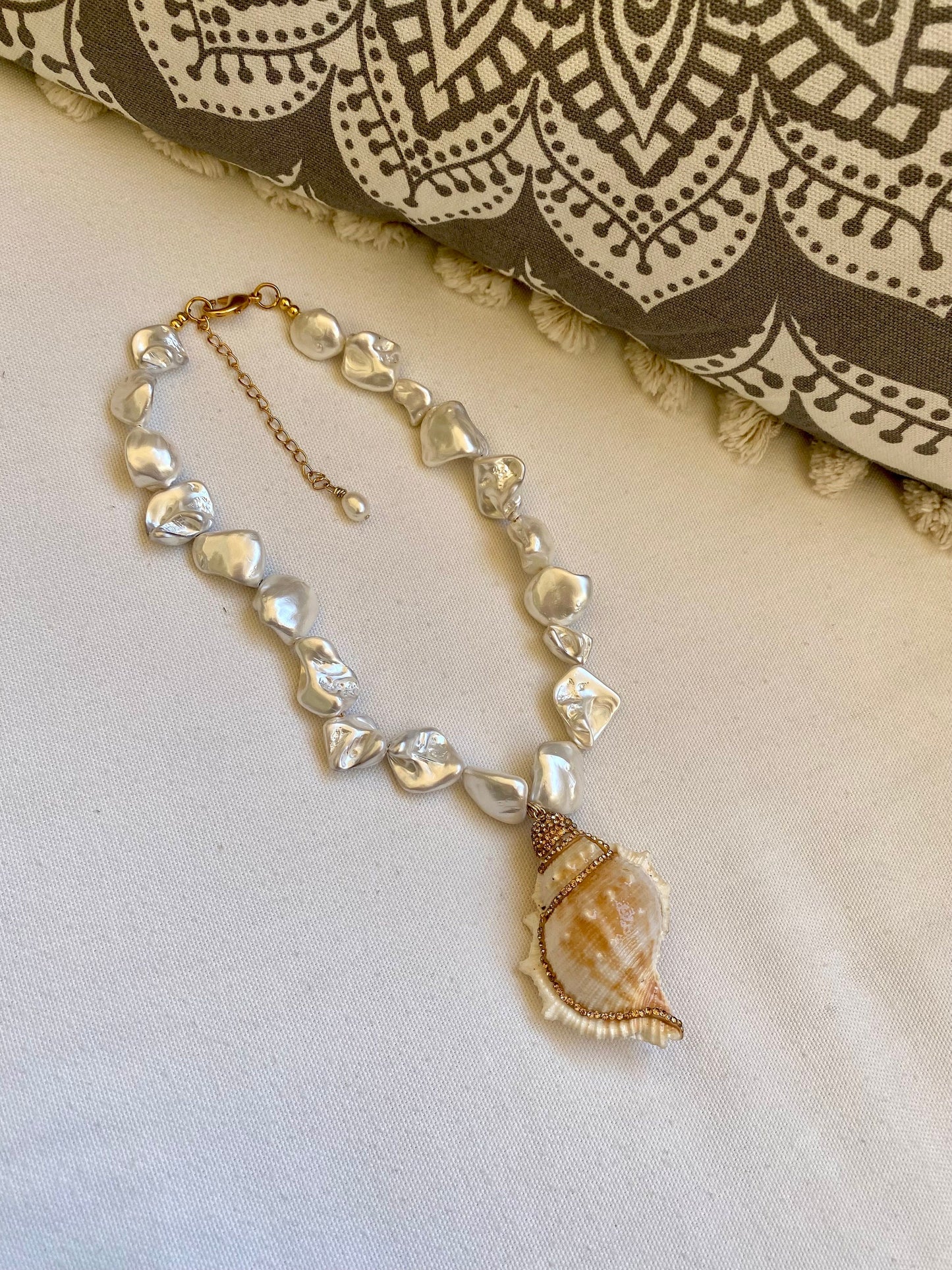 ELISABETTA necklace with chunky Mother of Pearl beads and shell centerpiece with strass