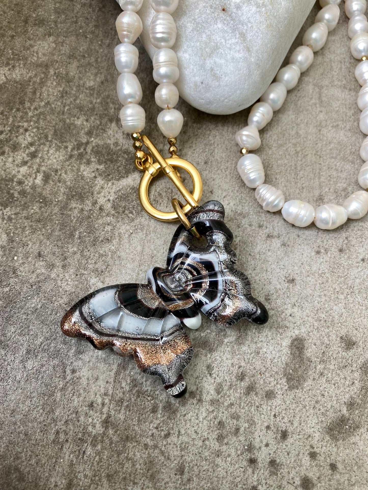GIGI long pearl necklace with Murano glass butterfly charm