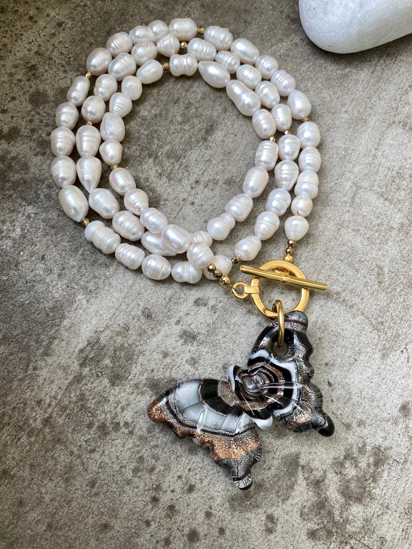 GIGI long pearl necklace with Murano glass butterfly charm