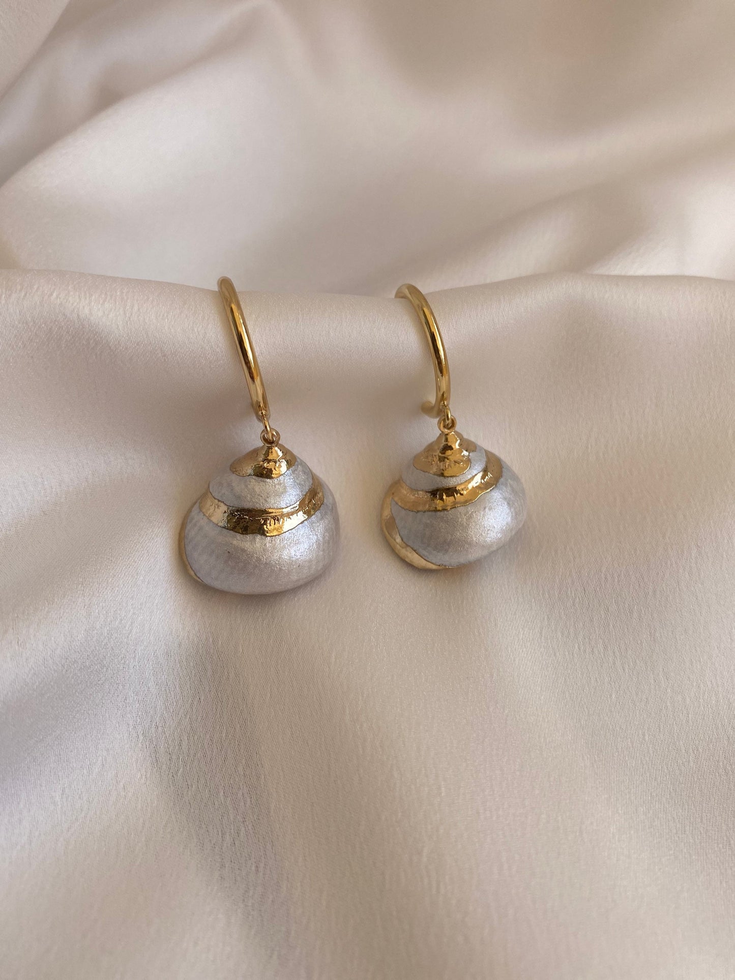 SHELLEY brass hoop earrings with natural shells