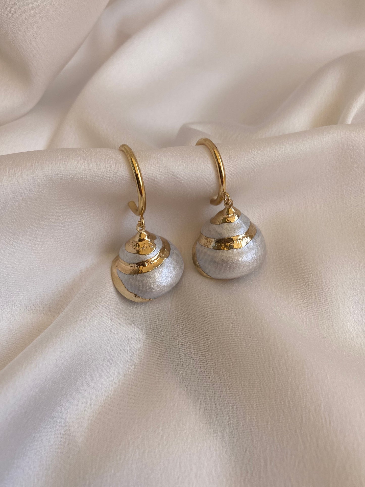 SHELLEY brass hoop earrings with natural shells