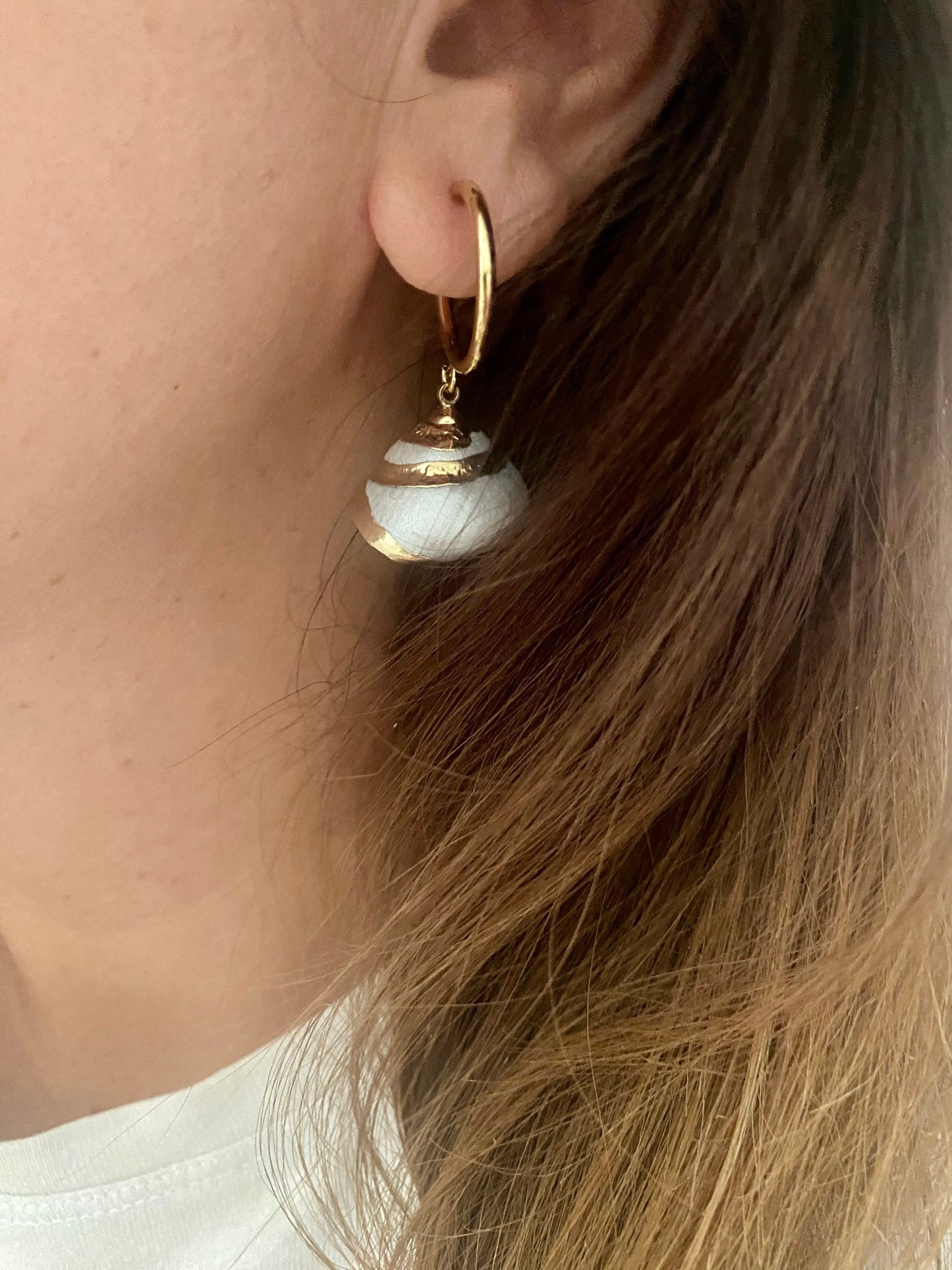 SHELLEY brass hoop earrings with natural shells