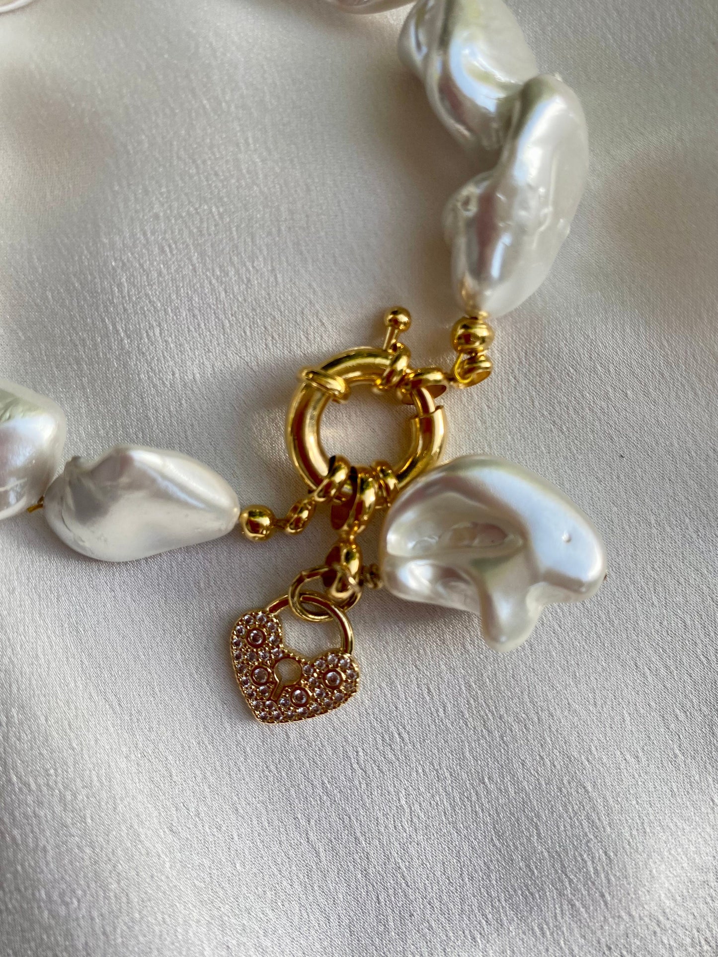 JE T’ AIME Mother of Pearl bracelet with stainless steel heart charm