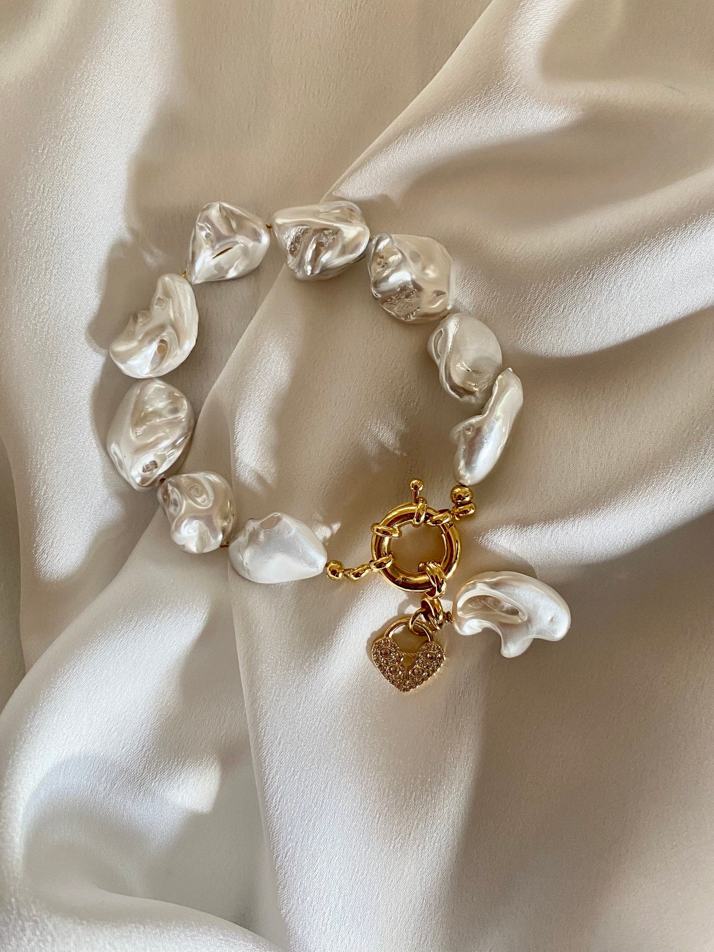 JE T’ AIME Mother of Pearl bracelet with stainless steel heart charm