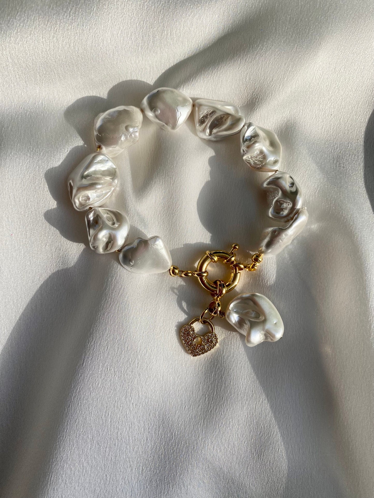 JE T’ AIME Mother of Pearl bracelet with stainless steel heart charm