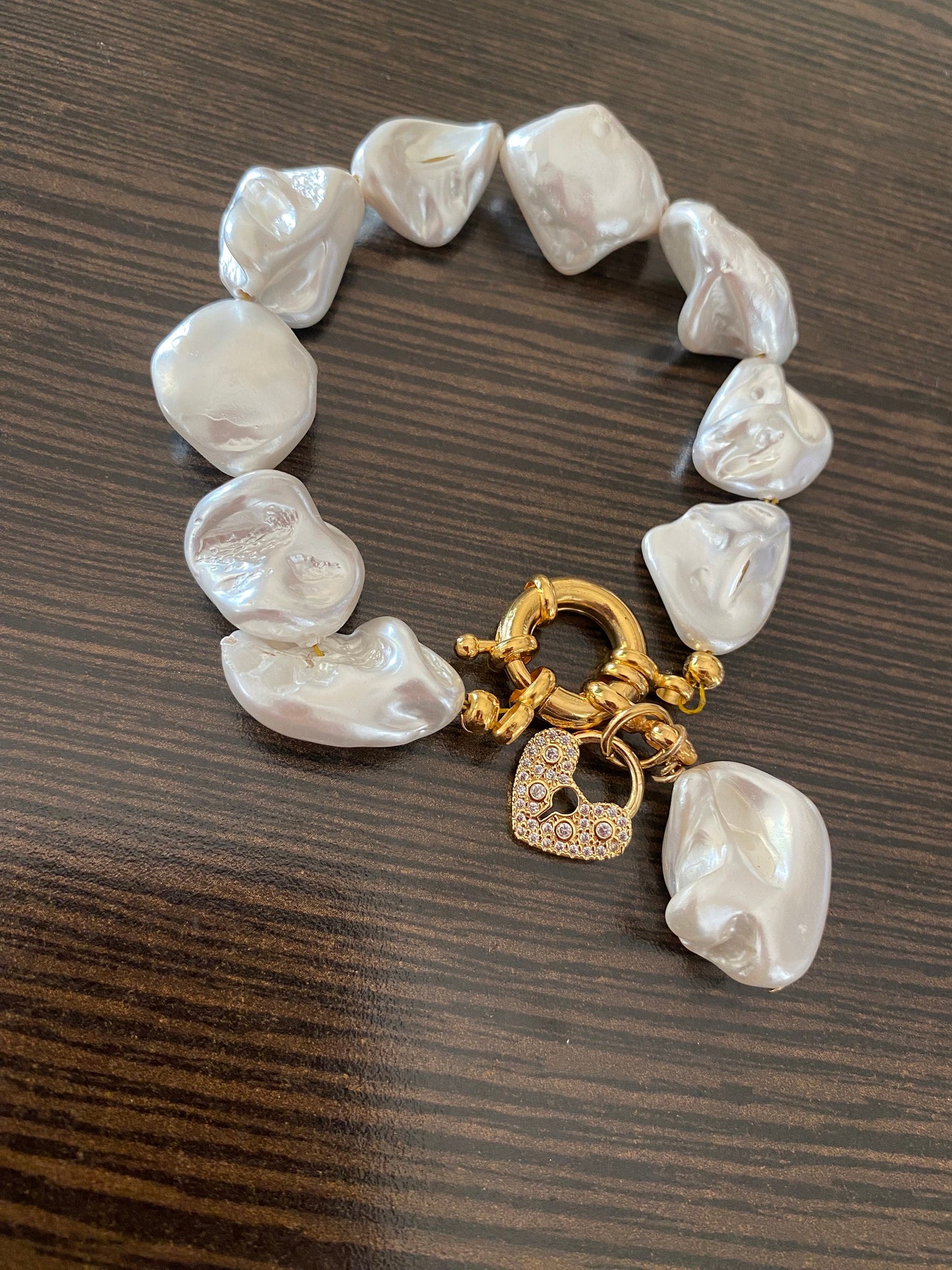 JE T’ AIME Mother of Pearl bracelet with stainless steel heart charm