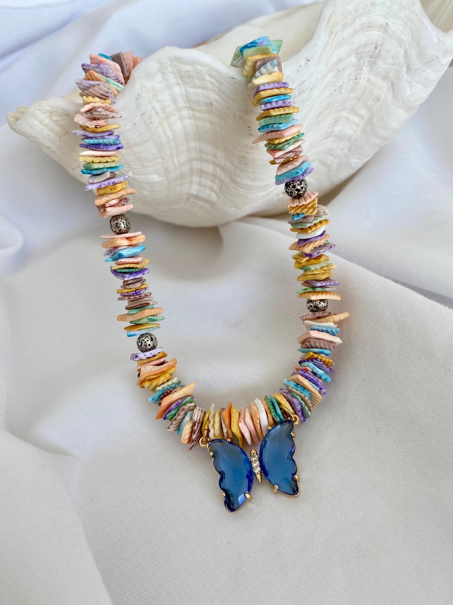 BUTTERFLY natural shell summer necklace with blue crystal butterfly