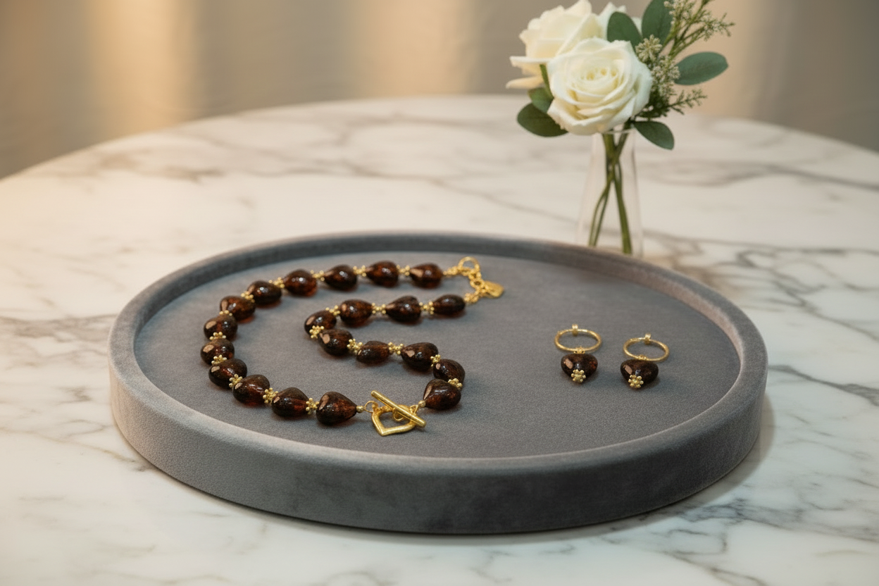 QUEEN OF HEARTS necklace with Murano glass hearts