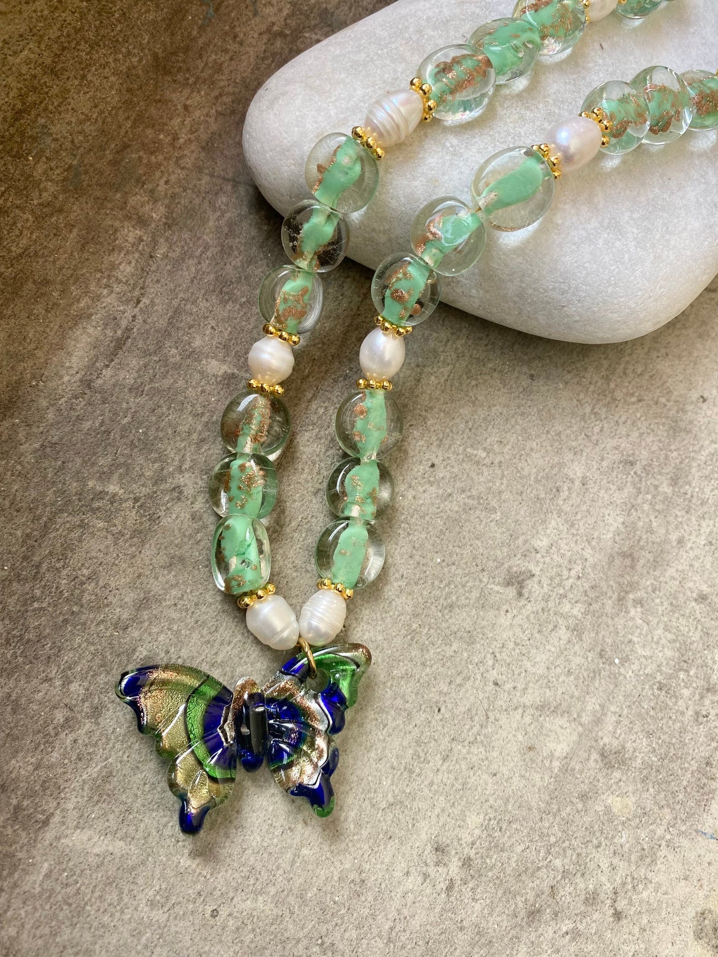 GIGI short necklace with Murano glass beads and pearls