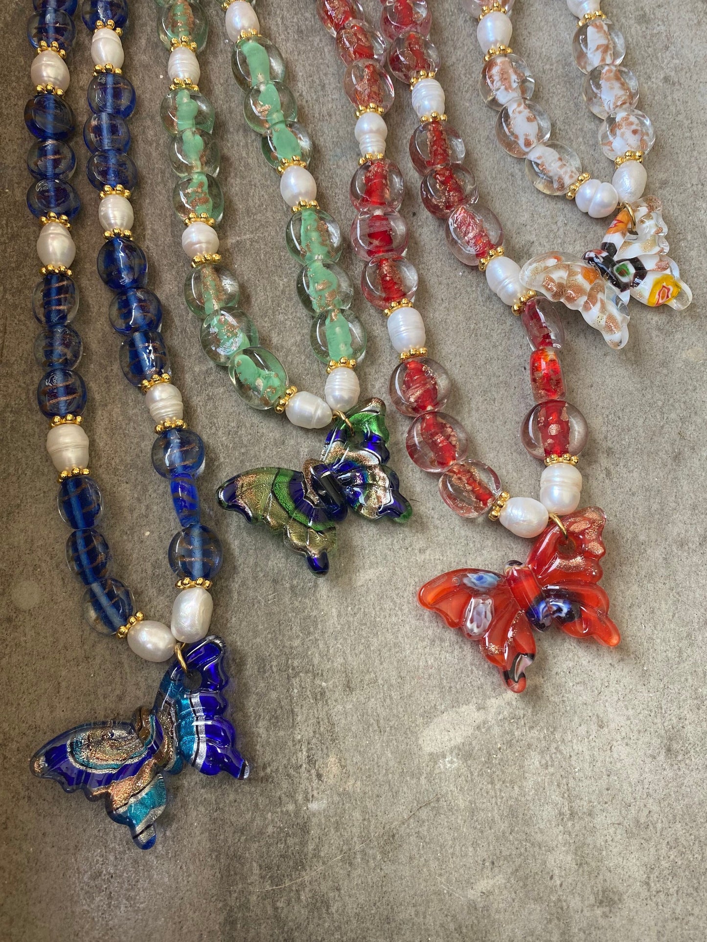 GIGI short necklace with Murano glass beads and pearls